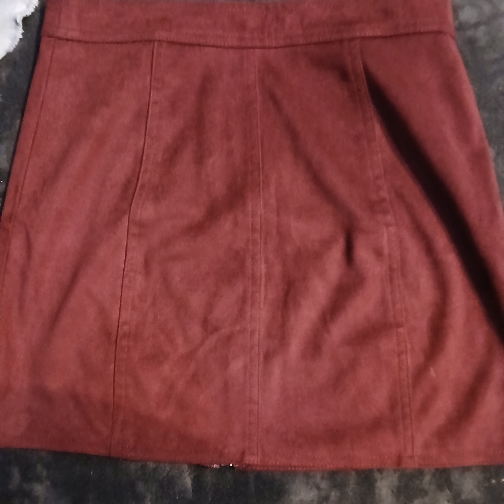 Forever 21 Burgundy Suede-Look Zip Front Mini Skirt - Picture 4 of 4